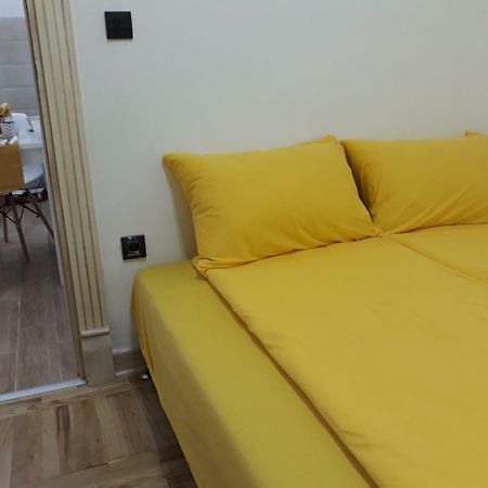 Sweet Yellow Apartment Belgrad Exterior foto