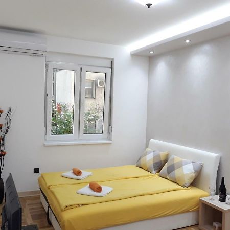 Sweet Yellow Apartment Belgrad Exterior foto