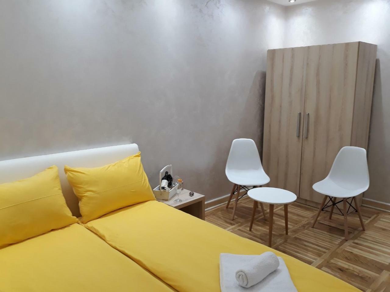 Sweet Yellow Apartment Belgrad Exterior foto