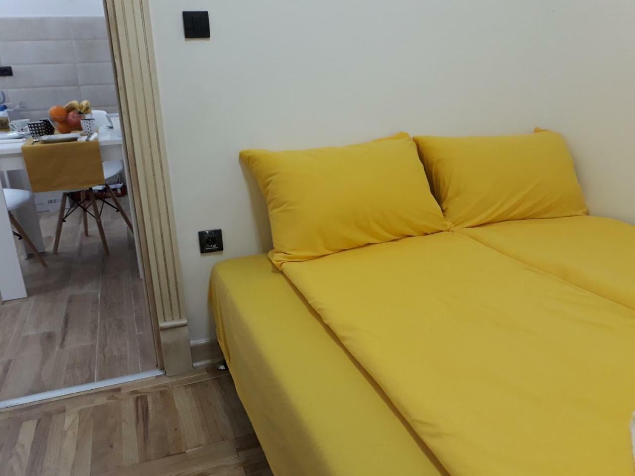 Sweet Yellow Apartment Belgrad Exterior foto