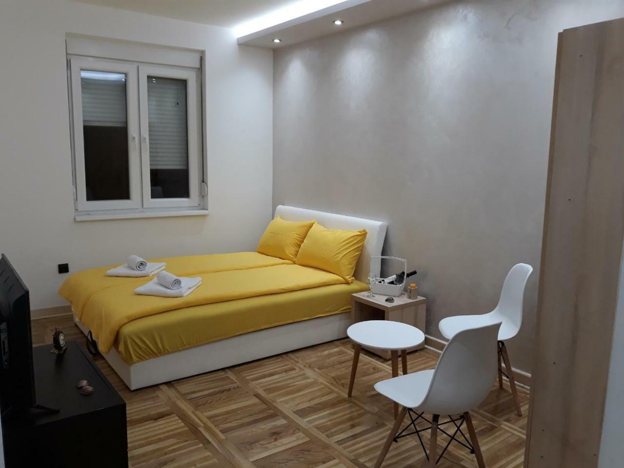 Sweet Yellow Apartment Belgrad Exterior foto