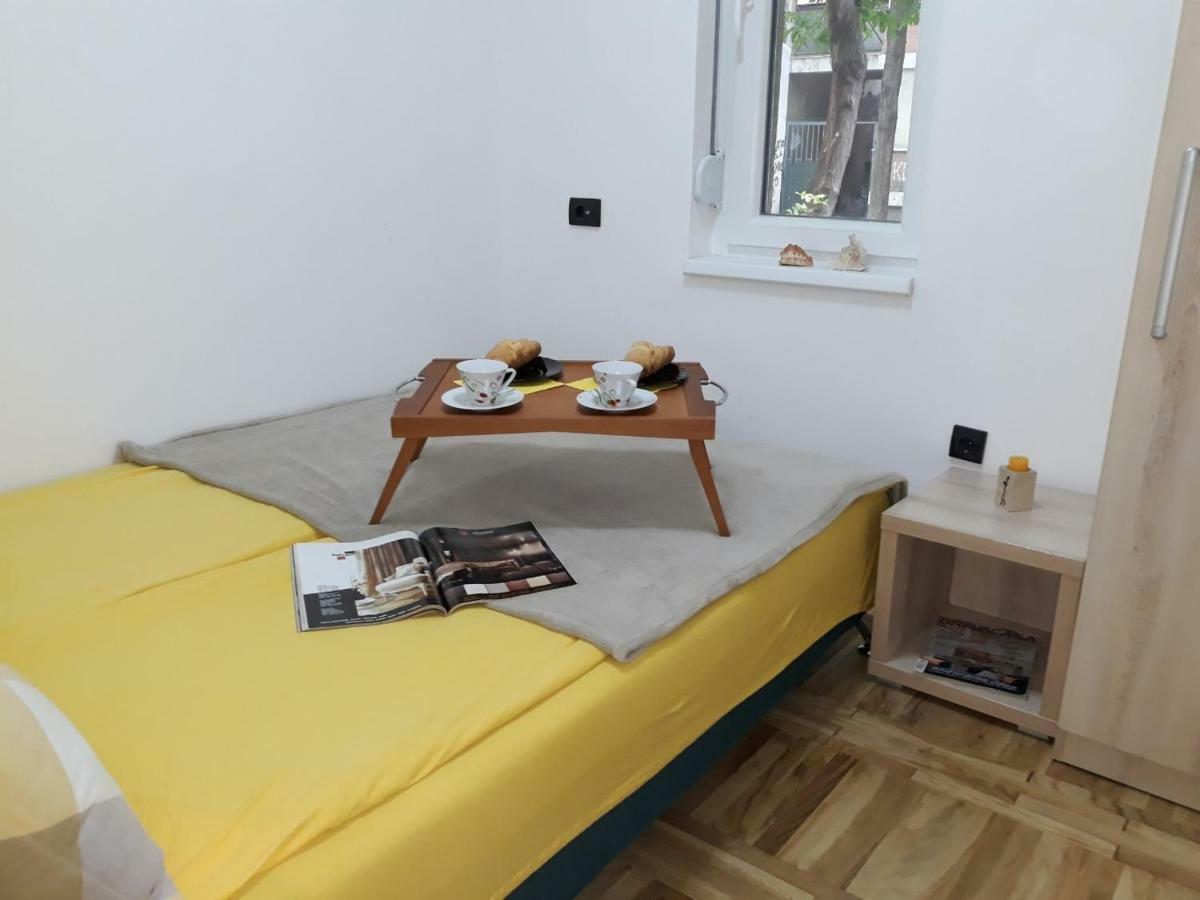 Sweet Yellow Apartment Belgrad Exterior foto